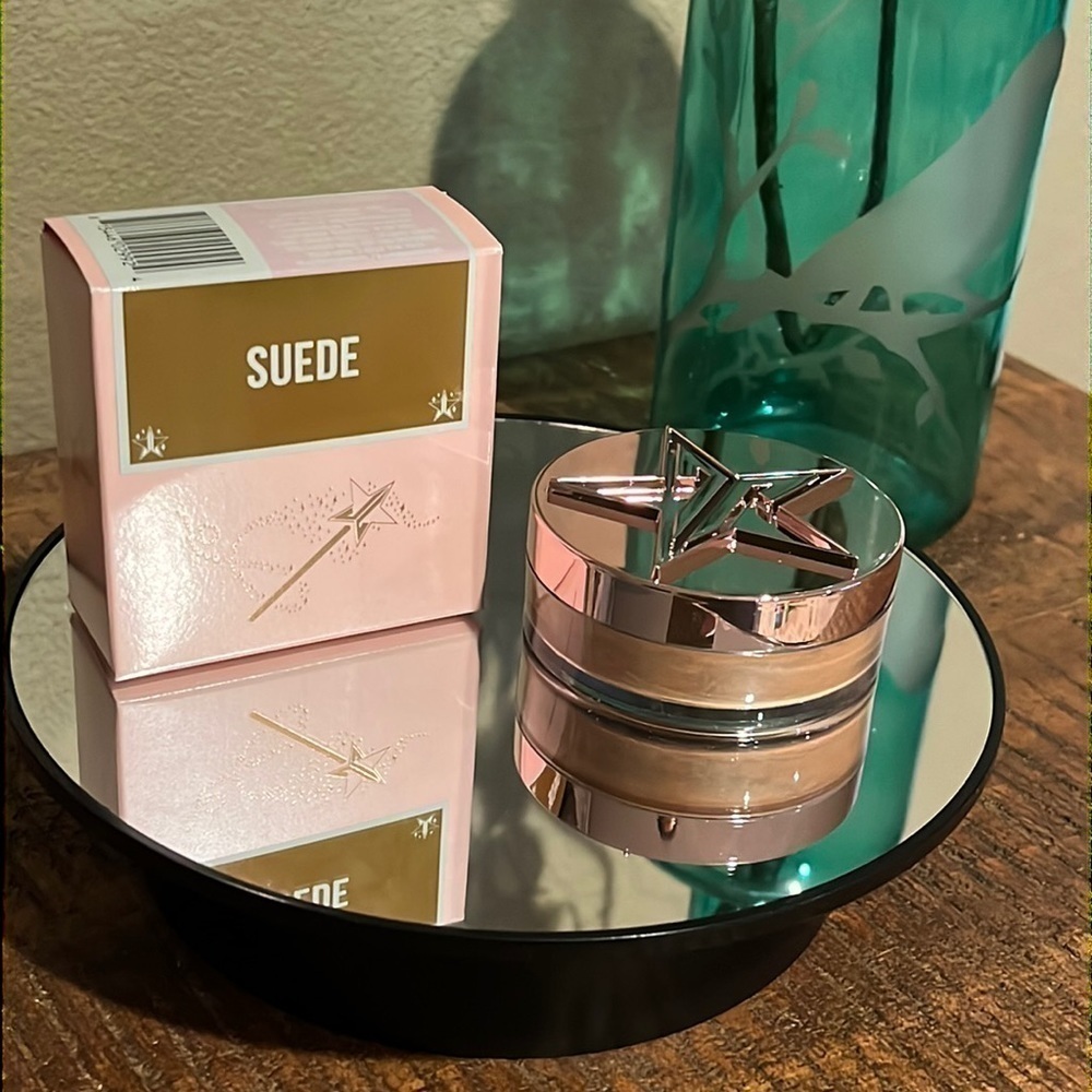 Jeffree Star Luminous Setting Powder, in shade Suede. NEW in box!